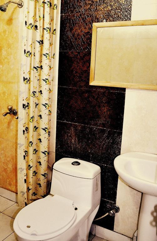 Hotel Peace Point - 1 Min Walking Distance From Station New Delhi Exteriör bild