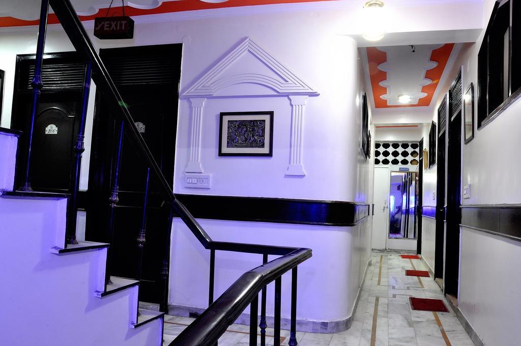 Hotel Peace Point - 1 Min Walking Distance From Station New Delhi Rum bild