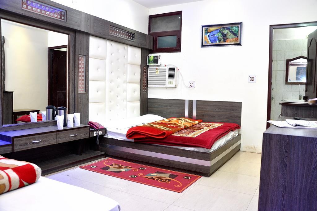 Hotel Peace Point - 1 Min Walking Distance From Station New Delhi Rum bild