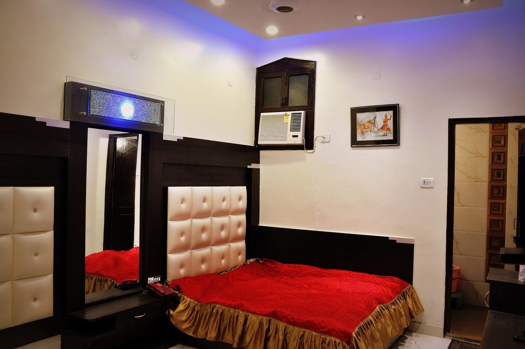Hotel Peace Point - 1 Min Walking Distance From Station New Delhi Exteriör bild