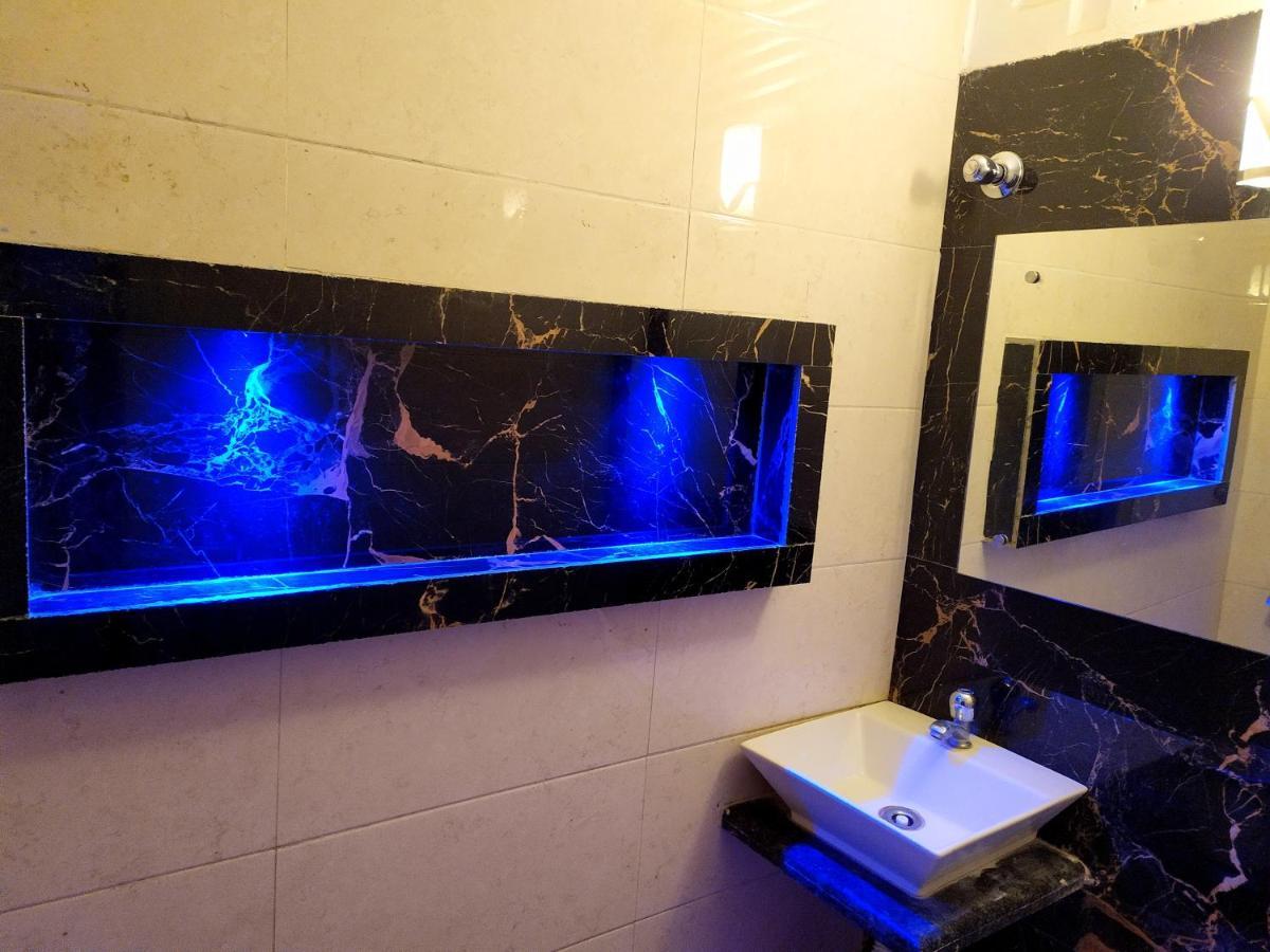 Hotel Peace Point - 1 Min Walking Distance From Station New Delhi Exteriör bild