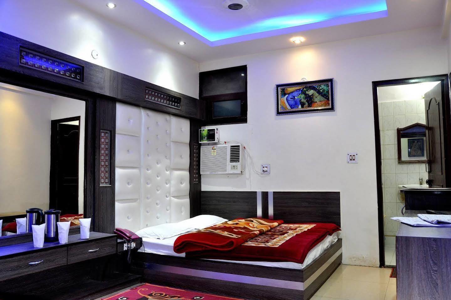 Hotel Peace Point - 1 Min Walking Distance From Station New Delhi Exteriör bild